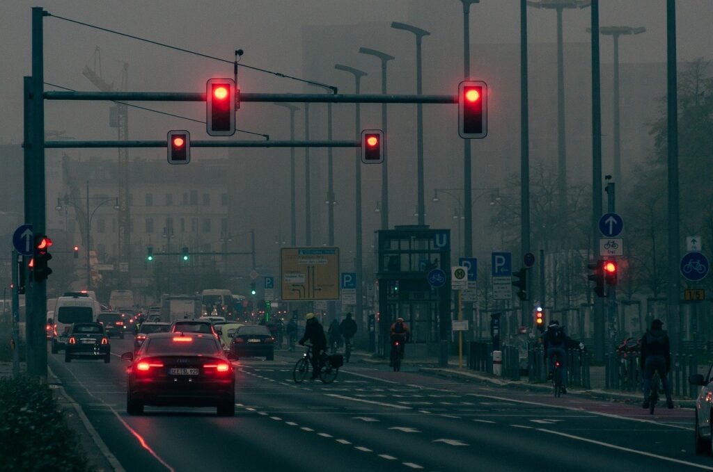 city, fog, traffic-7616593.jpg